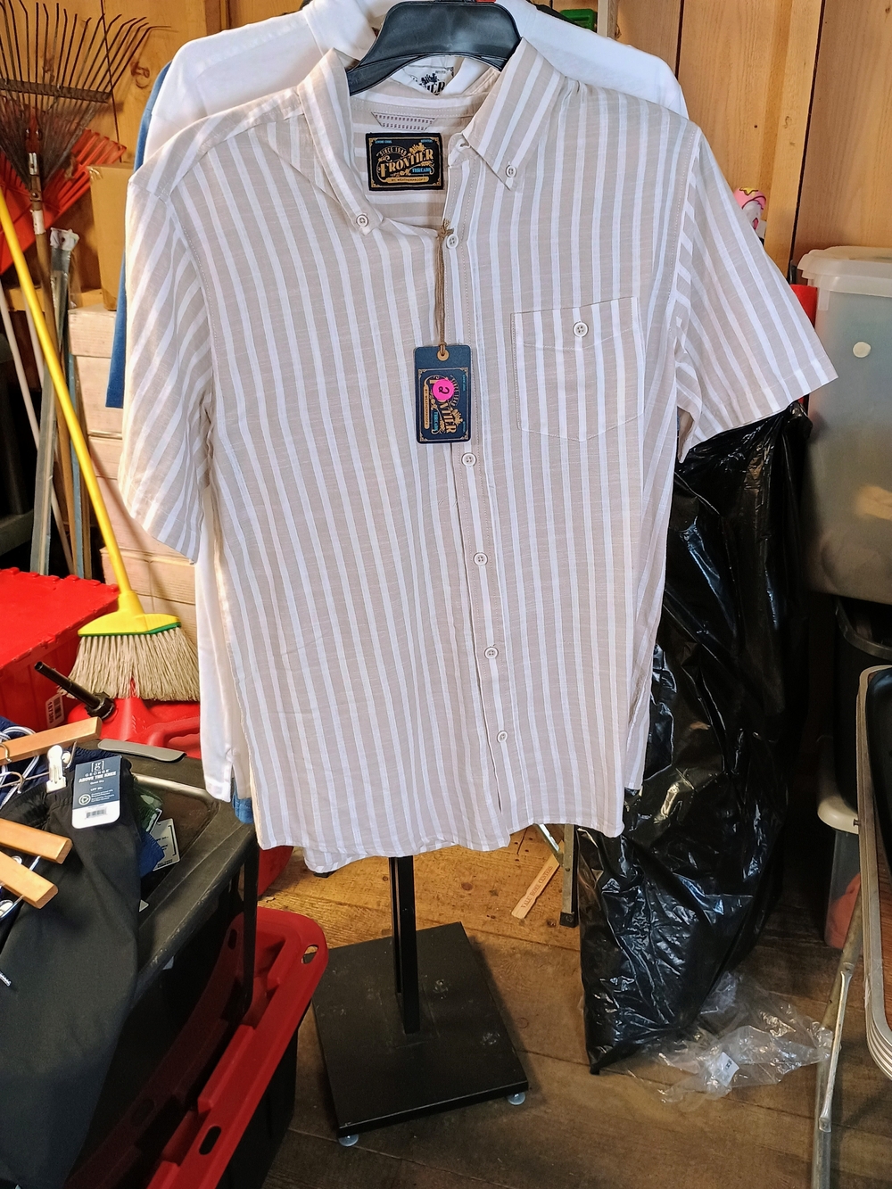 New Frontier Beige and White Striped Short-Sleeve Button-Down Shirt Bin 22